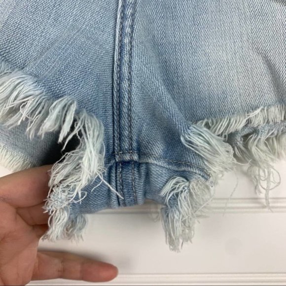 Abercrombie & Fitch Light Wash Woven Pocket Shorts - Picture 8 of 10